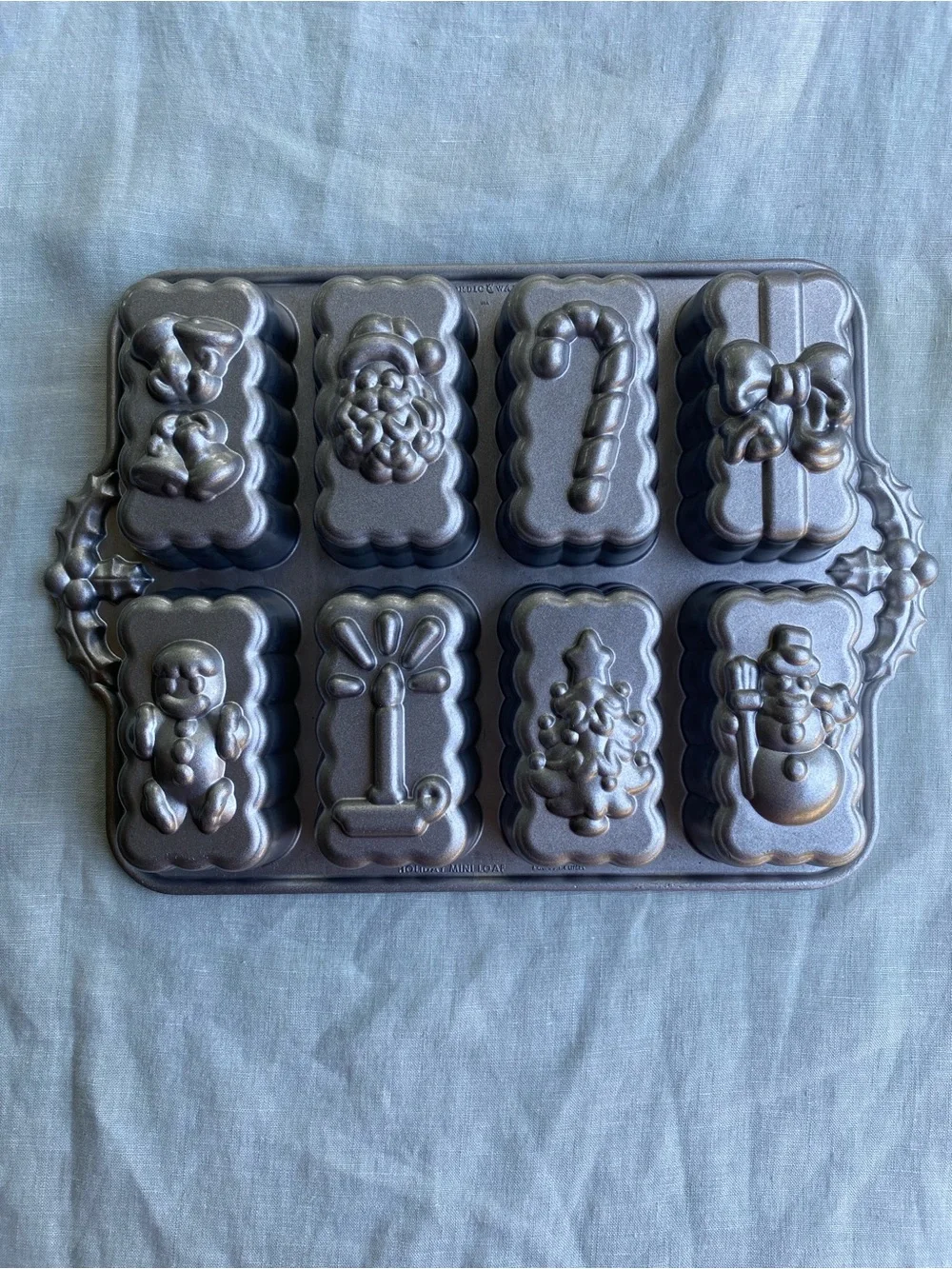 Nordic Ware 6 cup holiday mini loaf cake pan Christmas Santa candy cane present